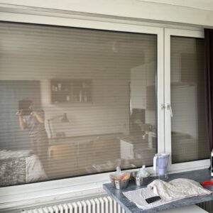 Fenêtre PVC à deux battants, ouvrant à droite