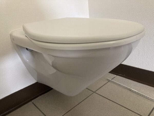 WC suspendu