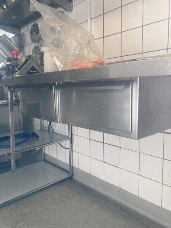 Plan de travail inox suspendu – Image 3