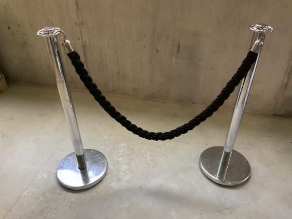Poteaux de file d'attente