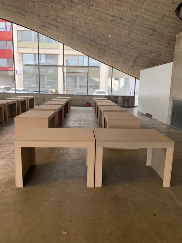 Table d'exposition et bureau