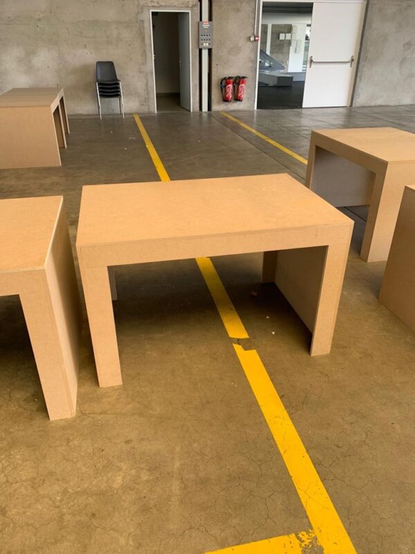 Table d'exposition et bureau – Image 3