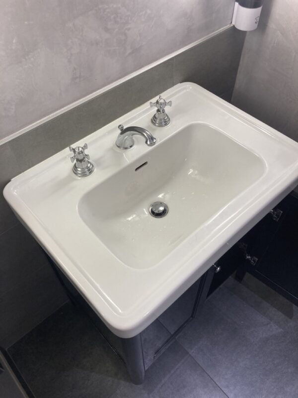 Lavabo avec meuble retro – Image 3