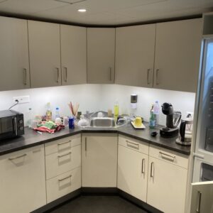 Cuisine de bureau avec frigo AEG