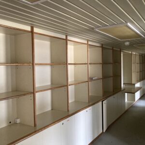 Tablettes aggloméré avec nez en bois massif (bricolage)