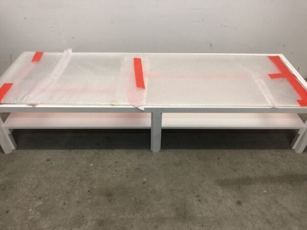Table basse d’exposition