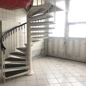 Escalier métallique à colimaçon