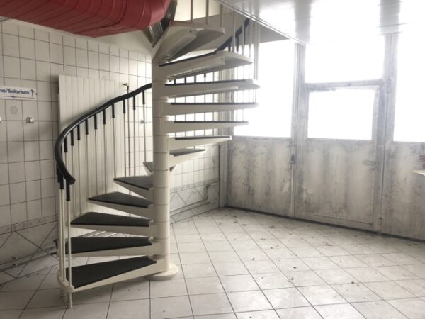 Escalier métallique à colimaçon