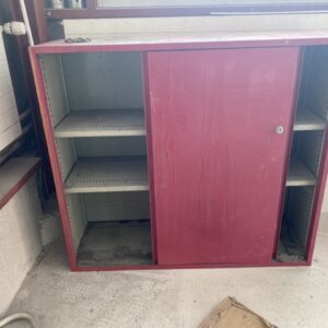 Armoire métallique rouge