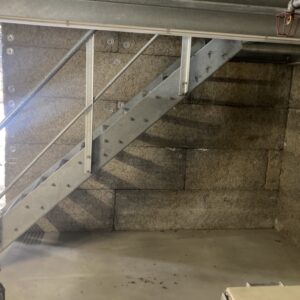 Escalier métallique avec palier