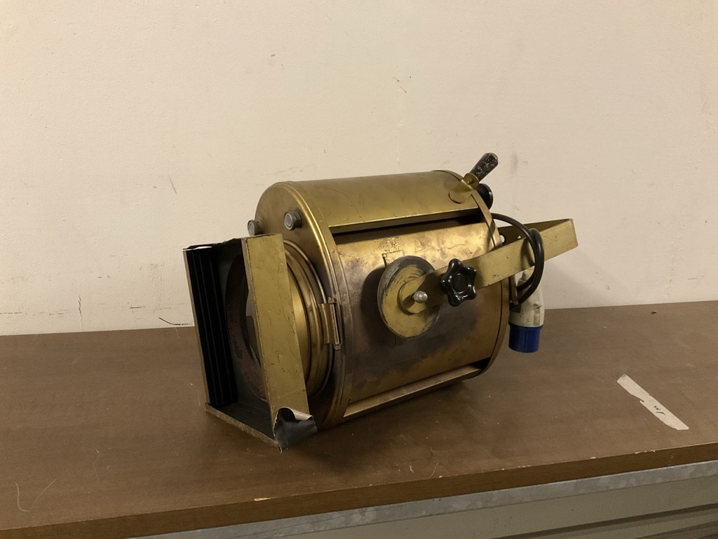 Projecteur de scène doré
