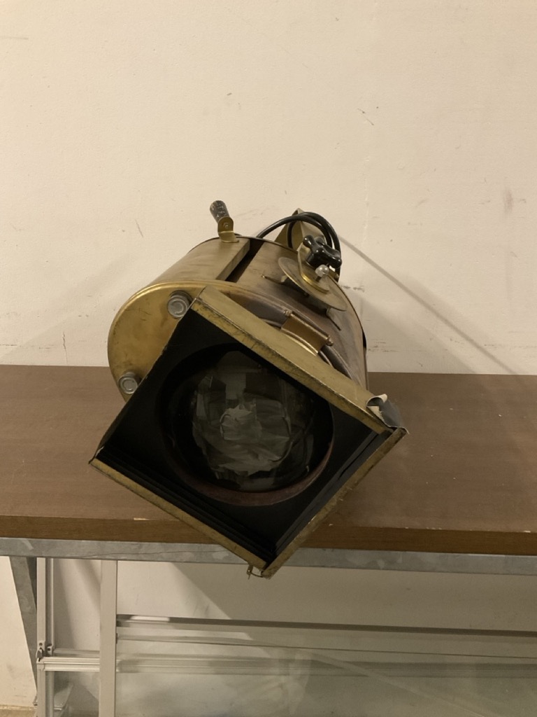 Projecteur de scène doré – Image 2