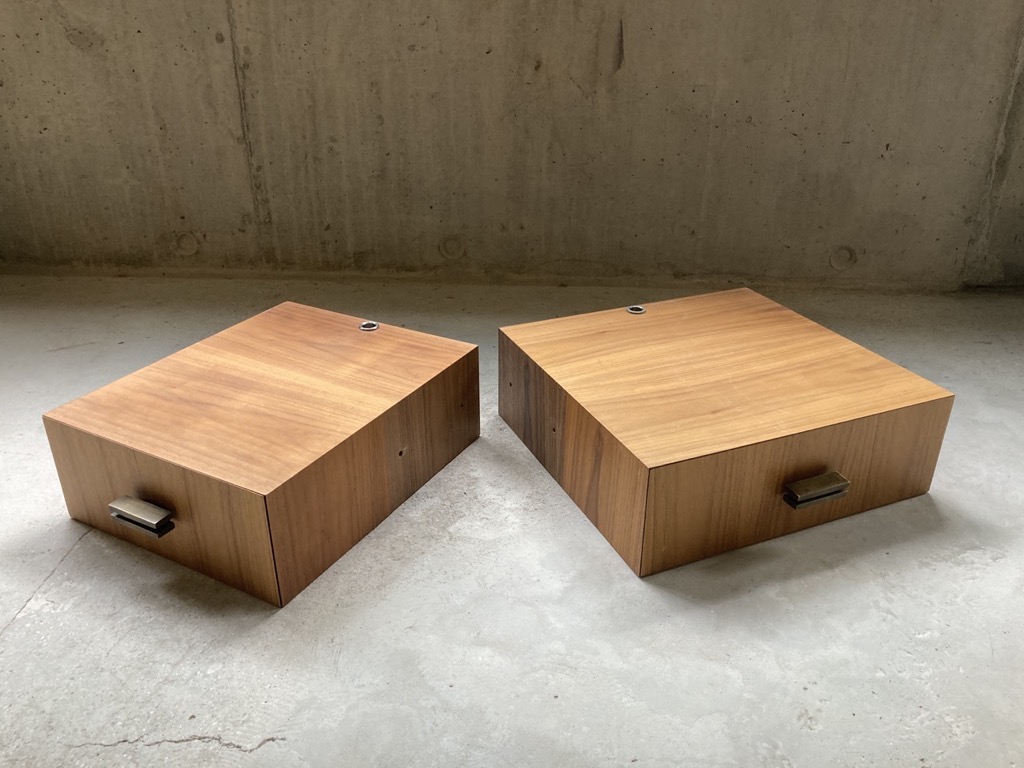 Chevet mural finition noyer