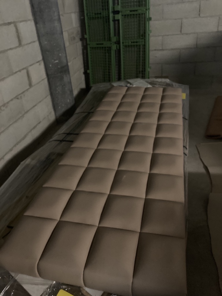 Tête de lit molletonnée en cuir (belle facture) – Image 2