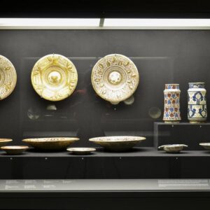 Moyennes vitrines muséales métalliques