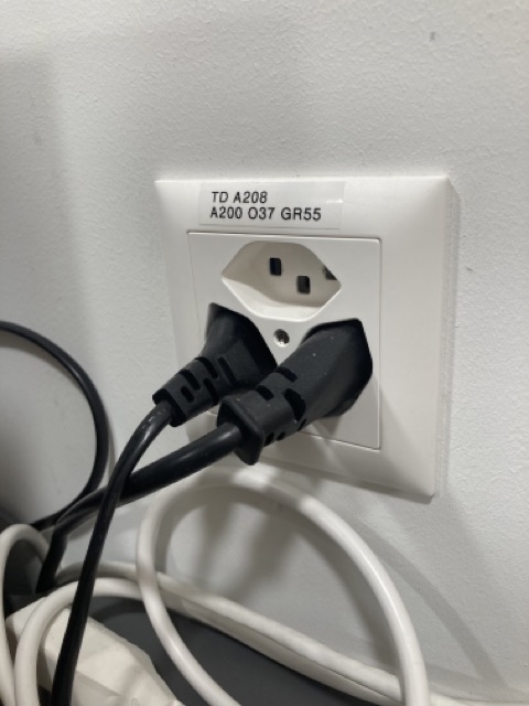 Prise triple encastrée – Image 2