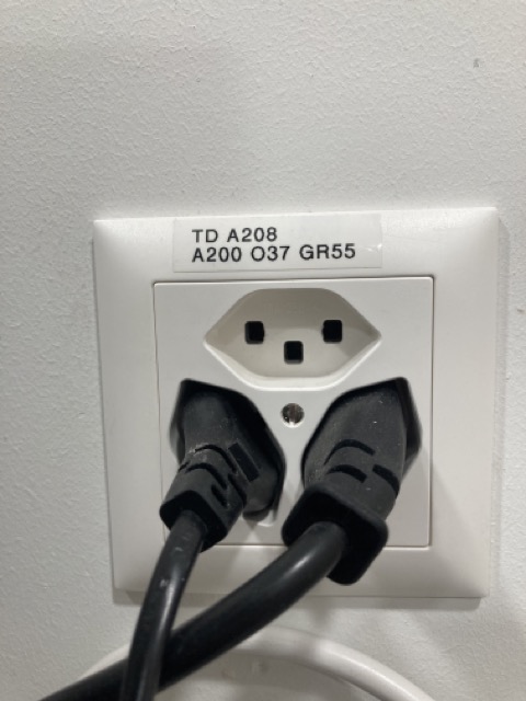 Prise triple encastrée – Image 3