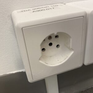 Prise européenne en applique