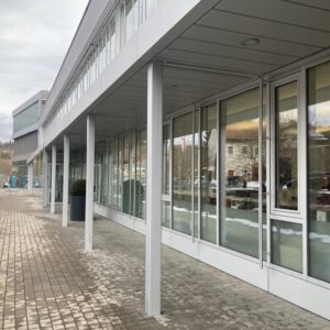 Piliers en acier pour avant-toit