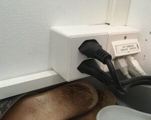 Prise double en applique