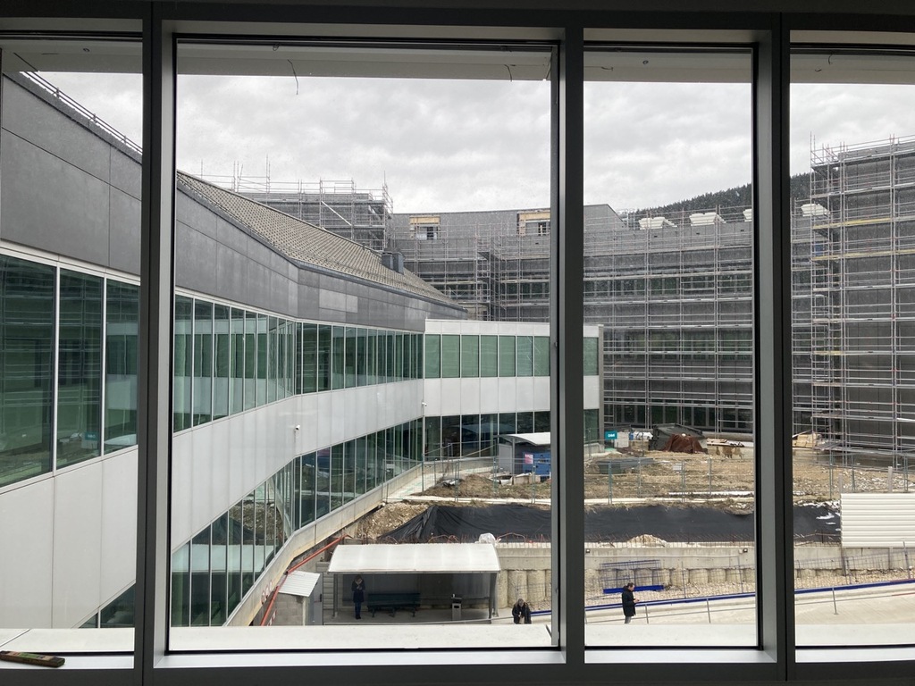 Fenêtre asymétrique fixe