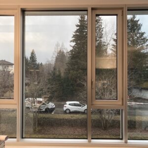 Fenêtre asymétrique avec ouvrant sur imposte