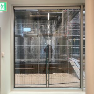 Fenêtre fixe bout couloir