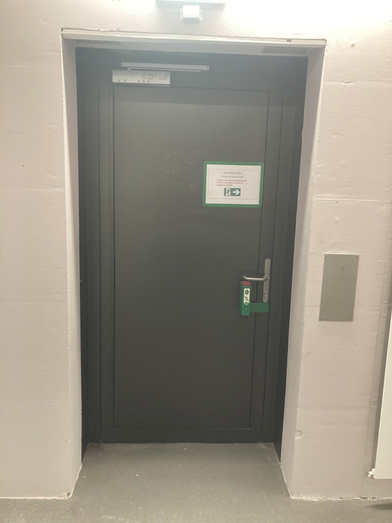 Porte sortie secours simple