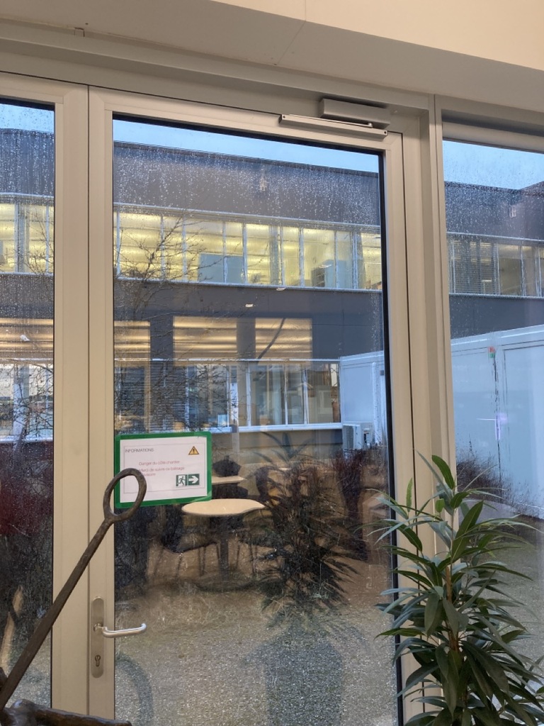 Porte double extérieur grande sur couloir – Image 2