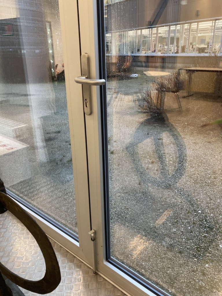 Porte double extérieur grande sur couloir – Image 3