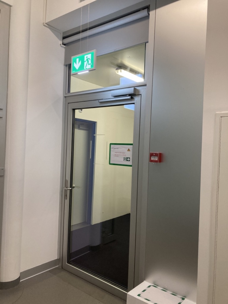 Porte sortie secours vitrée sur extérieur