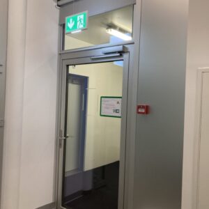 Porte sortie secours vitrée sur extérieur