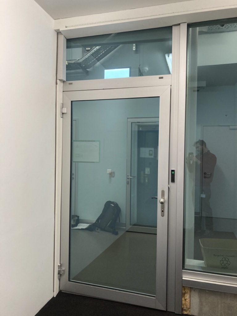 Porte sortie secours vitrée sur extérieur – Image 3