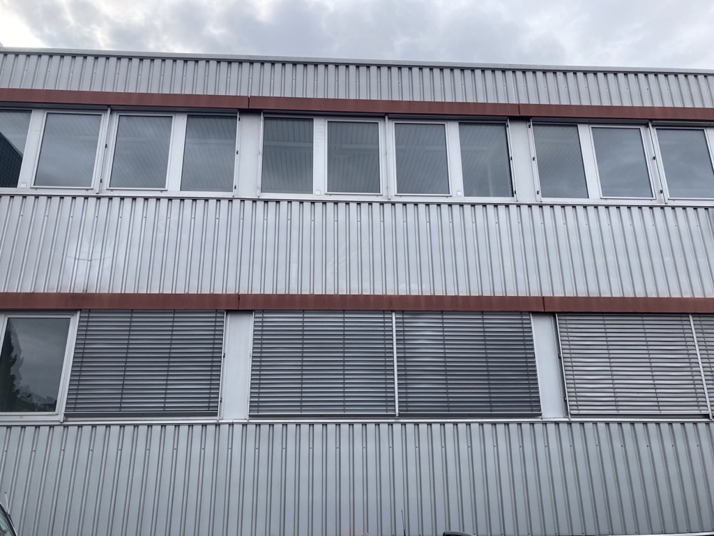 Petites plaques tôle ondulée grise