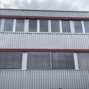 Petites plaques tôle ondulée grise