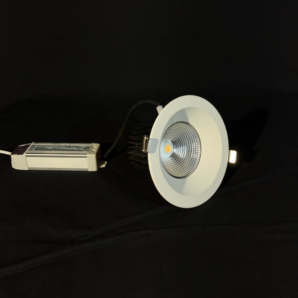 Spot encastrable moyen