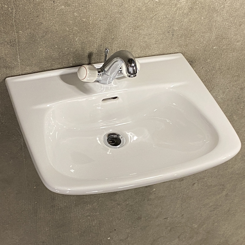 Petit lavabo en céramique avec robinetterie