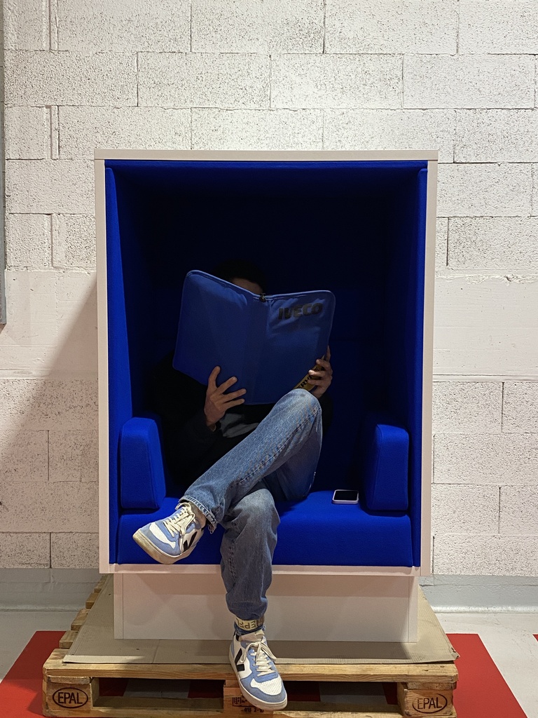 Horreds MUTE ARMCHAIR BLEU KLEIN