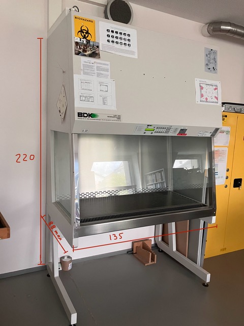 Hotte chimique a flux laminaire