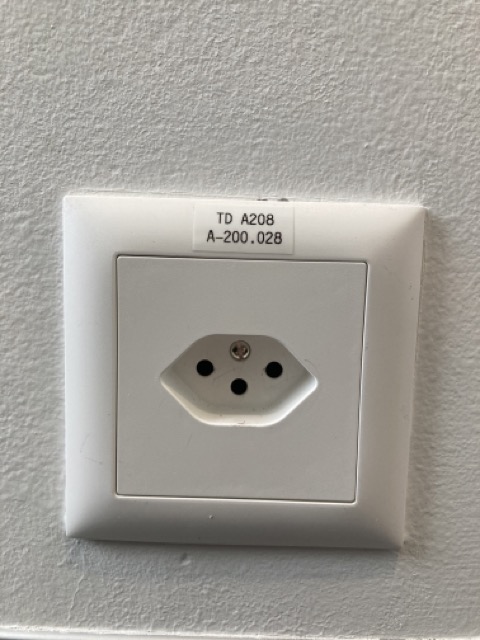 Prise encastrée Suisse – Image 2