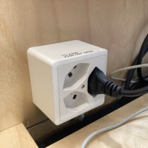 Prise triple en applique suisse