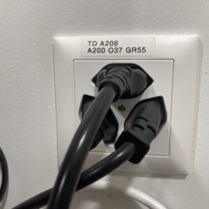 Prise triple encastrée