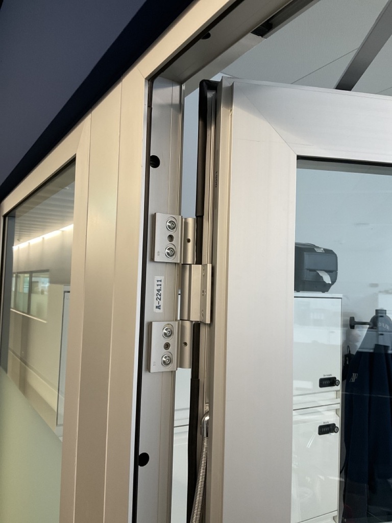 Porte vitrée en aluminium eloxé – Image 2