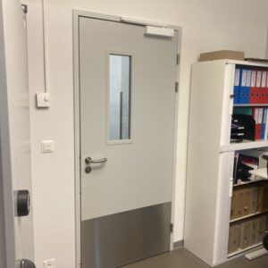 Porte simple avec vitrage