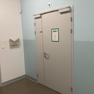 Porte assymétrique pleine