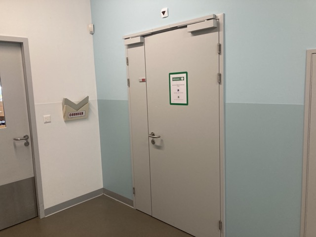 Porte assymétrique pleine