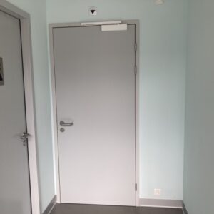 Porte battant simple grise ouv. int. G