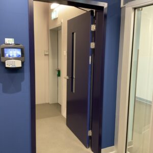 Porte escaliers ouv. int. D