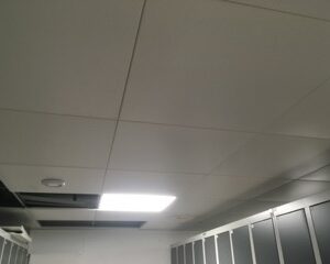 Faux-plafond perforé carré