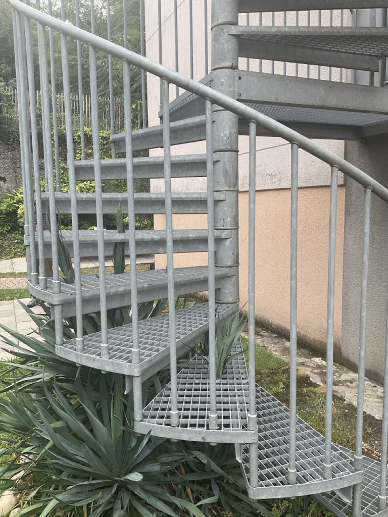 Escaliers métalliques à colimaçon n°62 – Image 3